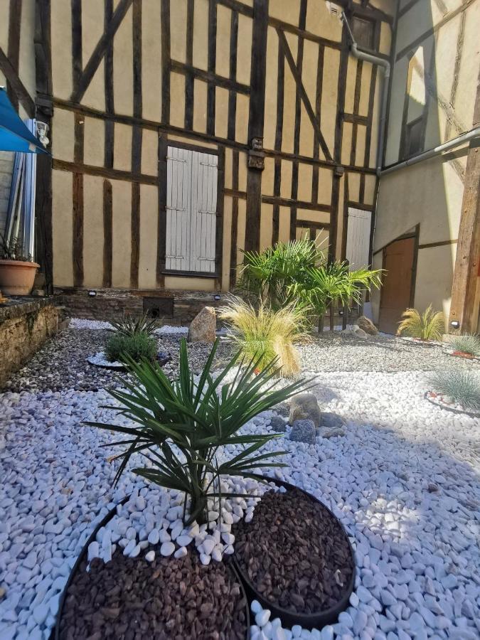 Le Spa De La Cathedrale - Jacuzzi - Sauna - Champagne - Netflix - Wifi Troyes Exterior foto