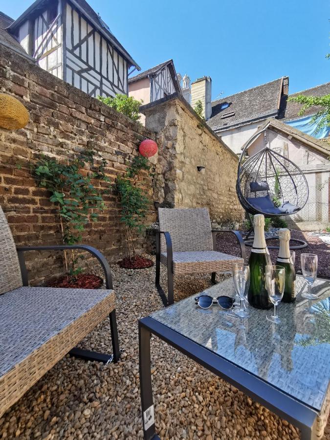 Le Spa De La Cathedrale - Jacuzzi - Sauna - Champagne - Netflix - Wifi Troyes Exterior foto